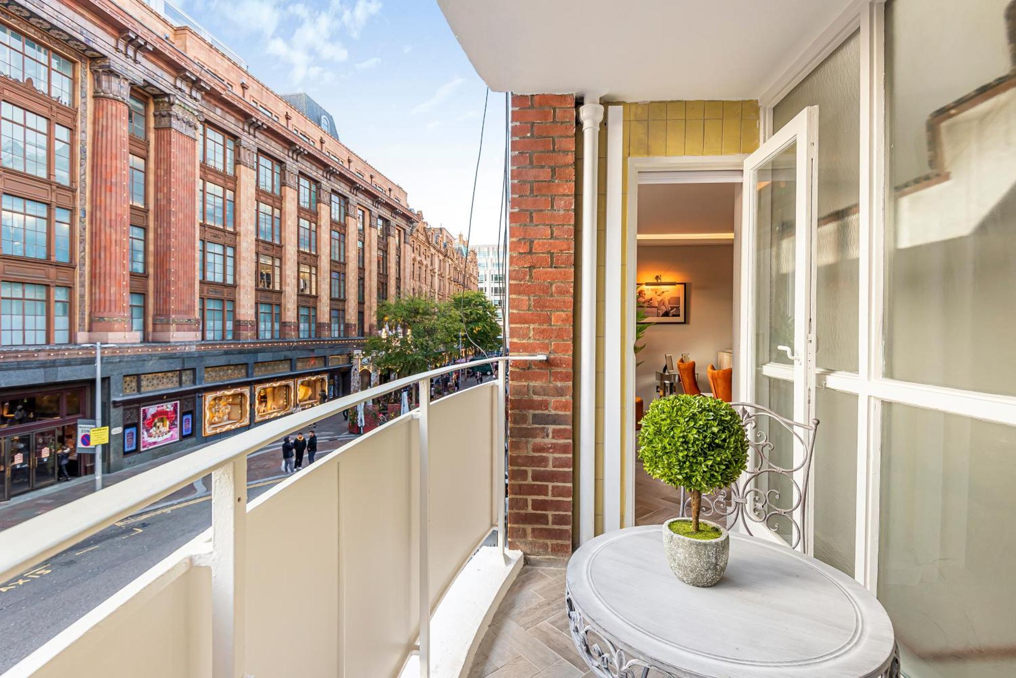 Апартаменты Luxury Living In Knightsbridge Balcony Views Of Harrods, 2Br2Ba With Ac Лондон Экстерьер фото