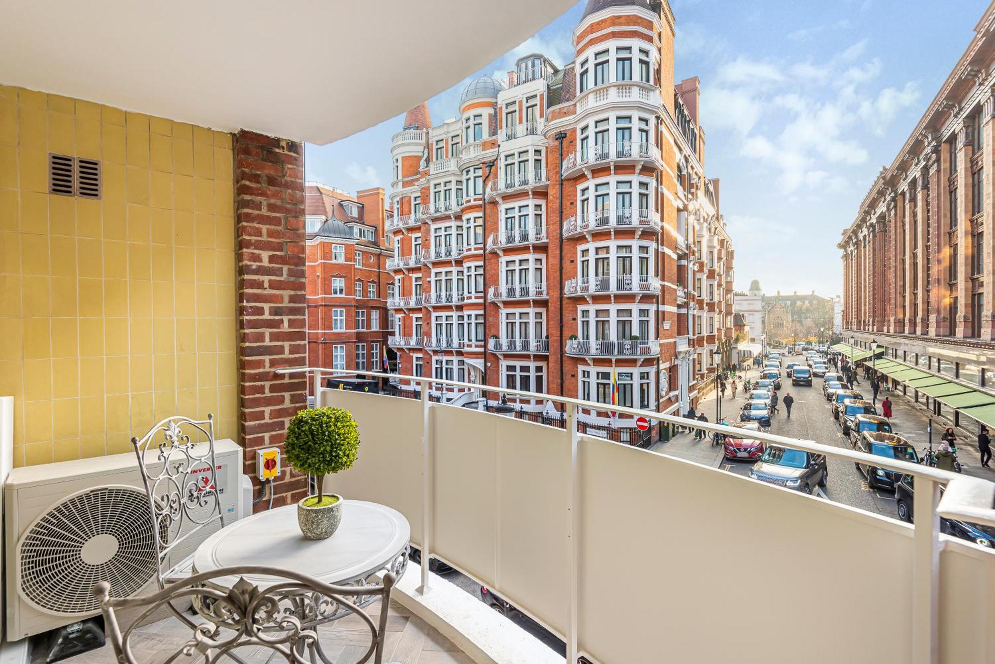Апартаменты Luxury Living In Knightsbridge Balcony Views Of Harrods, 2Br2Ba With Ac Лондон Экстерьер фото